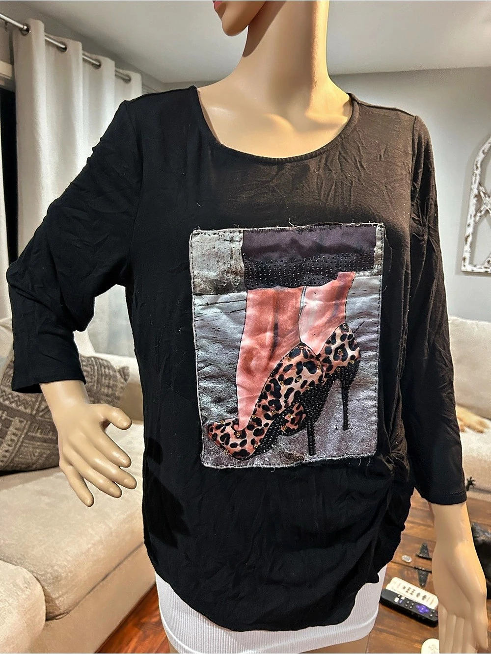 Torrid Graphic Long Sleeve Top in Black Size 2
